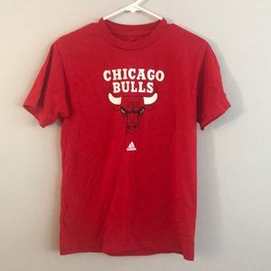 Men’s Chicago Bulls Adidas T-shirt. Size small.EUC